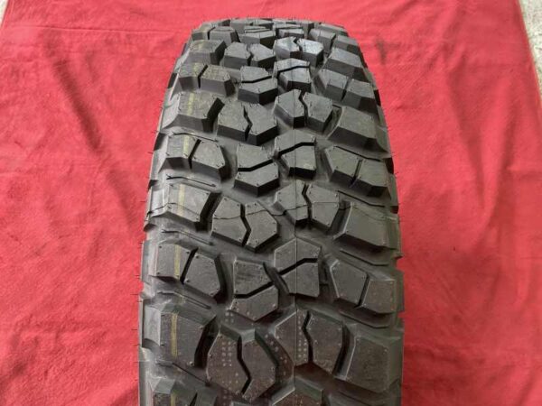 ＢＦグッドリッチ　Ｍｕｄ-Ｔｅｒｒａｉｎ　Ｔ/Ａ　ＫＭ２　２５５/７５Ｒ１７　１本のみ