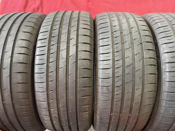 ２４５/４０Ｒ１９　トゥラドタイヤ　クロススピードＴＵ１