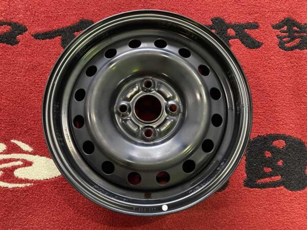 トヨタ純正　タンク　ルーミー　９００系　スチールホイール　カバー欠品