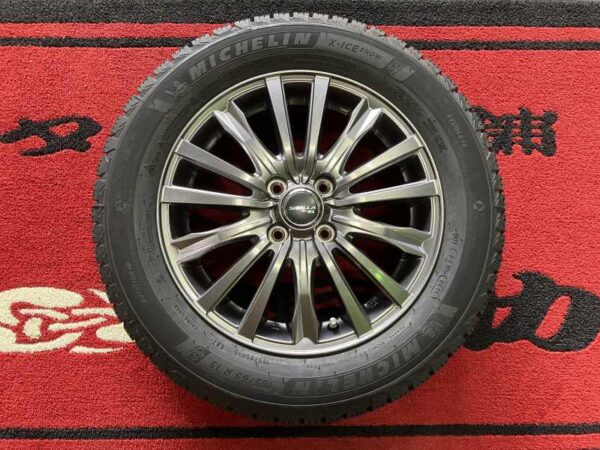 スタッドレスセット　ＴＯＰＹ　ＳＩＢＩＬＬＡシビラ　Ｗ５　カラー：ディープシルバー