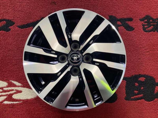 トヨタ純正　タンク　ルーミー　Ｍ９００系　カラー：ブラック/ポリッシュ