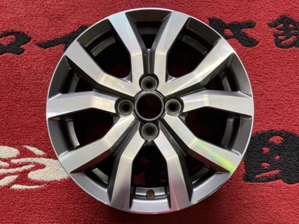 トヨタ純正　タンク　ルーミー　Ｍ９００系　１本のみ