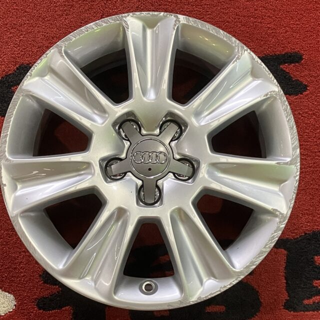 アウディ純正 A1 8X0601025