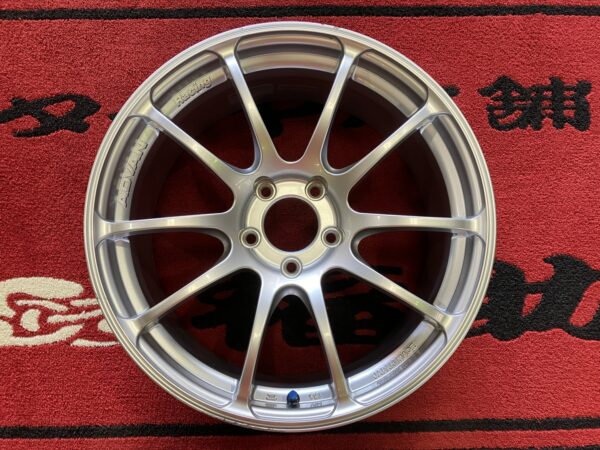 ヨコハマ　アドバンレーシングＲＳ　カラー：シルバーメタリック