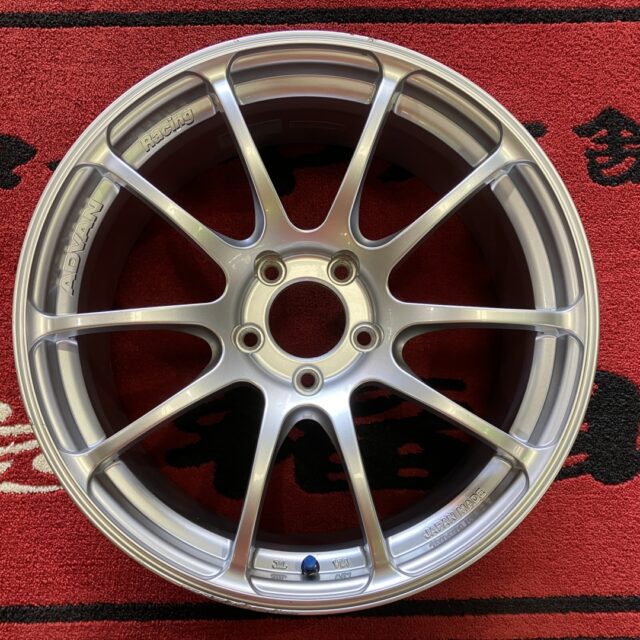 ヨコハマ　アドバンレーシングＲＳ　カラー：シルバーメタリック