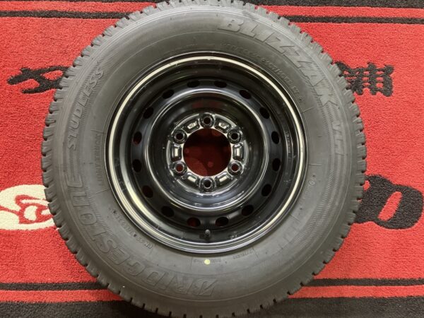 トヨタ純正ハイエース　２００系スチールホイール・カバー欠品　スタッドレスセット