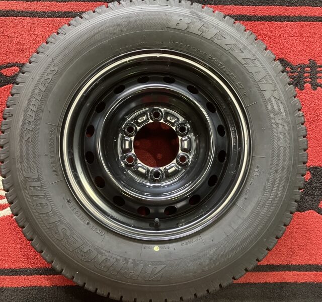 トヨタ純正ハイエース　２００系スチールホイール・カバー欠品　スタッドレスセット